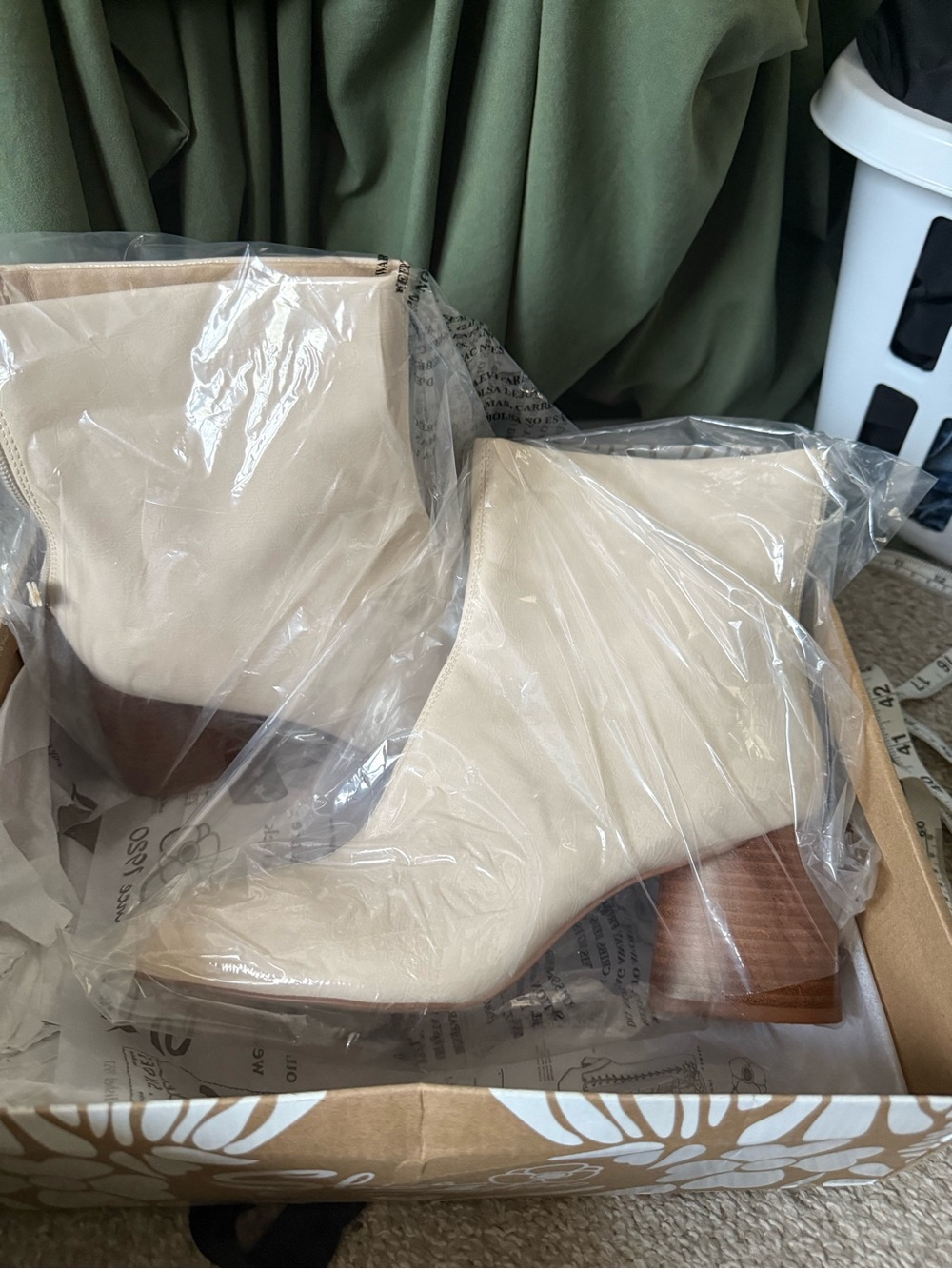 Sbicca Cream Ankle Booties almond toe with tear drop heal sz 10
